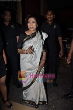 Asha Bhosle at Teesri manzil screening on 4th Sept 2010 (27).JPG